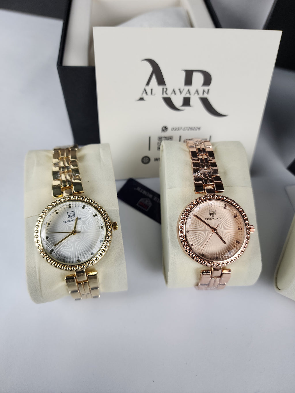 True Worth Model 05 - Pearl Dot Bezel - Golden - White Dial