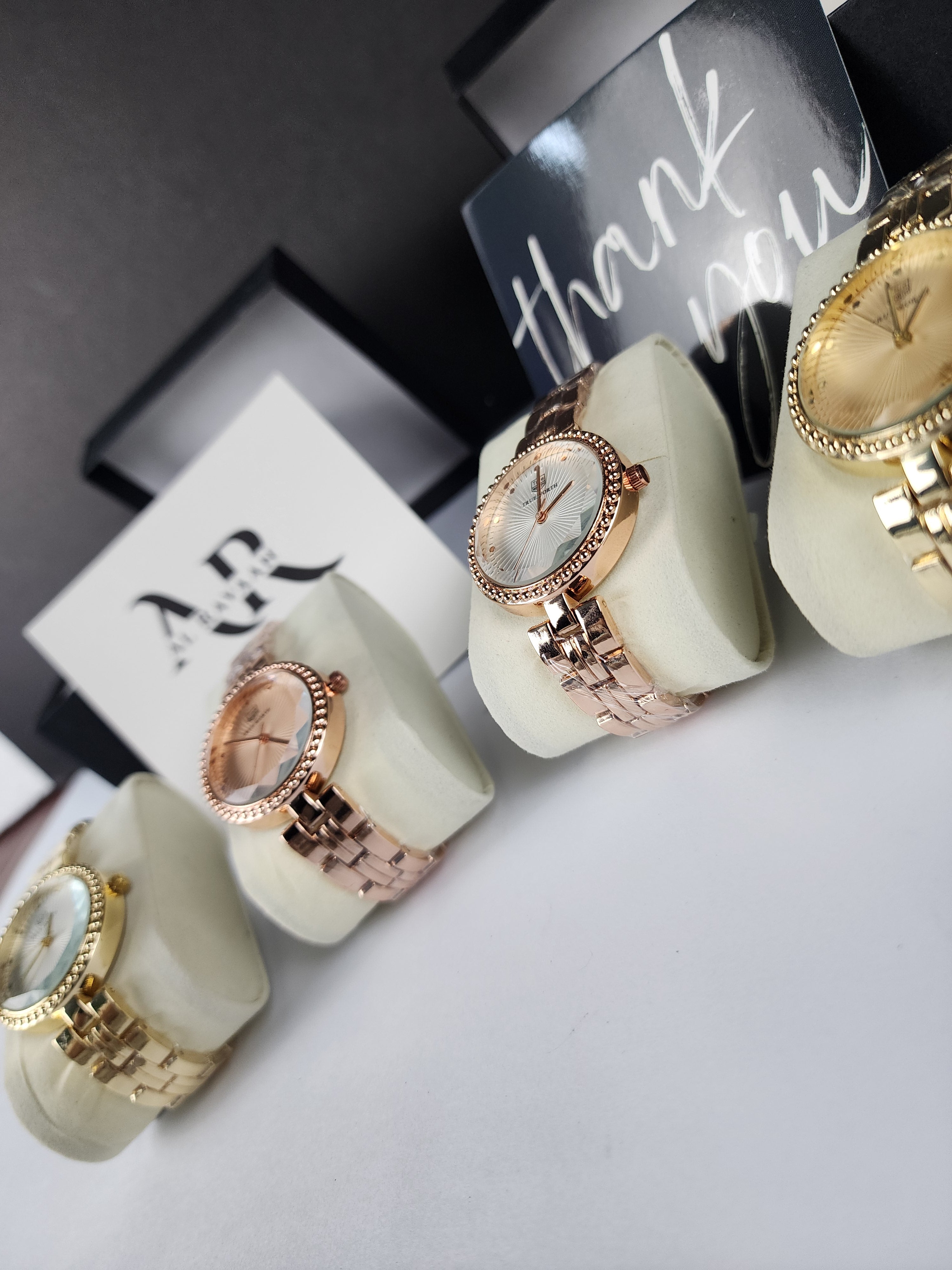 True Worth Model 05 - Pearl Dot Bezel - Rose Gold - White Dial