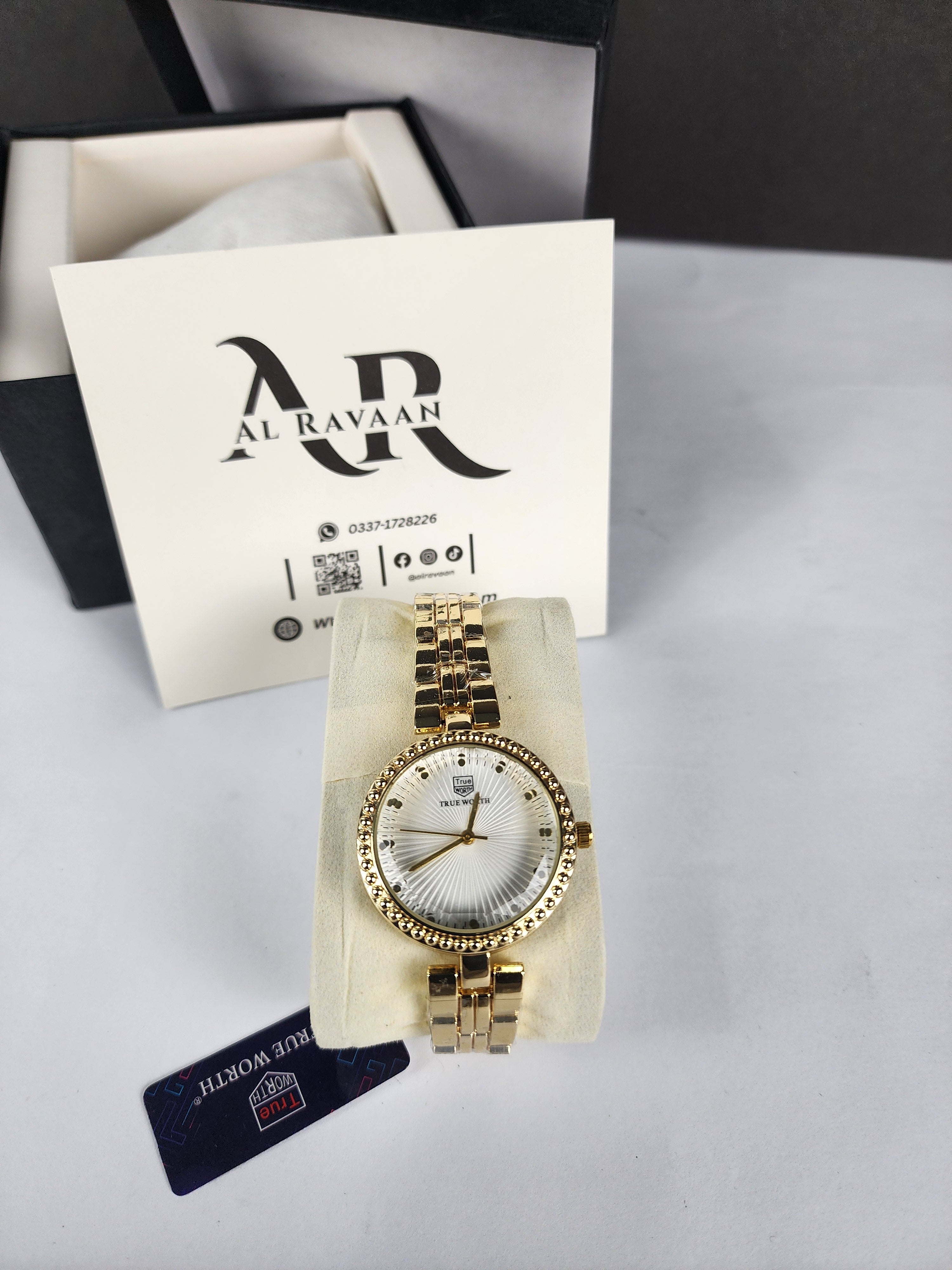 True Worth Model 05 - Pearl Dot Bezel - Golden - White Dial