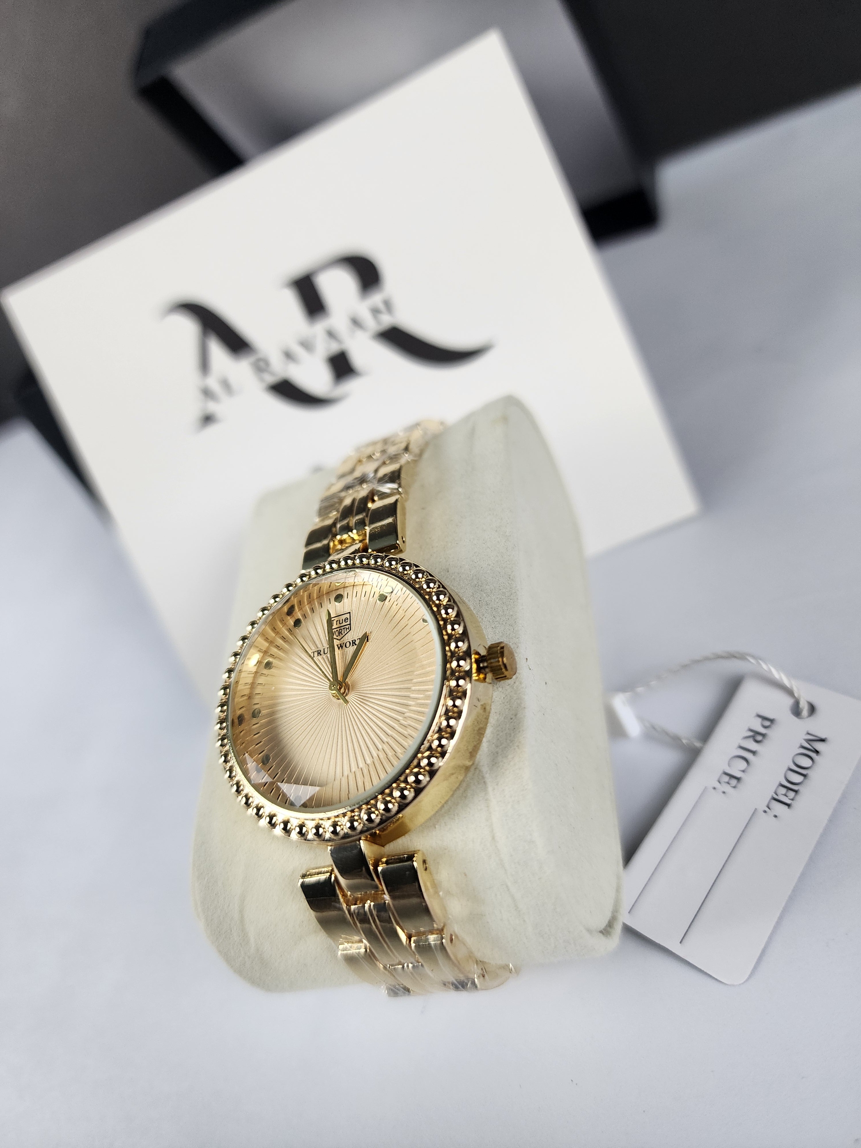 True Worth Model 05 - Pearl Dot Bezel - Golden