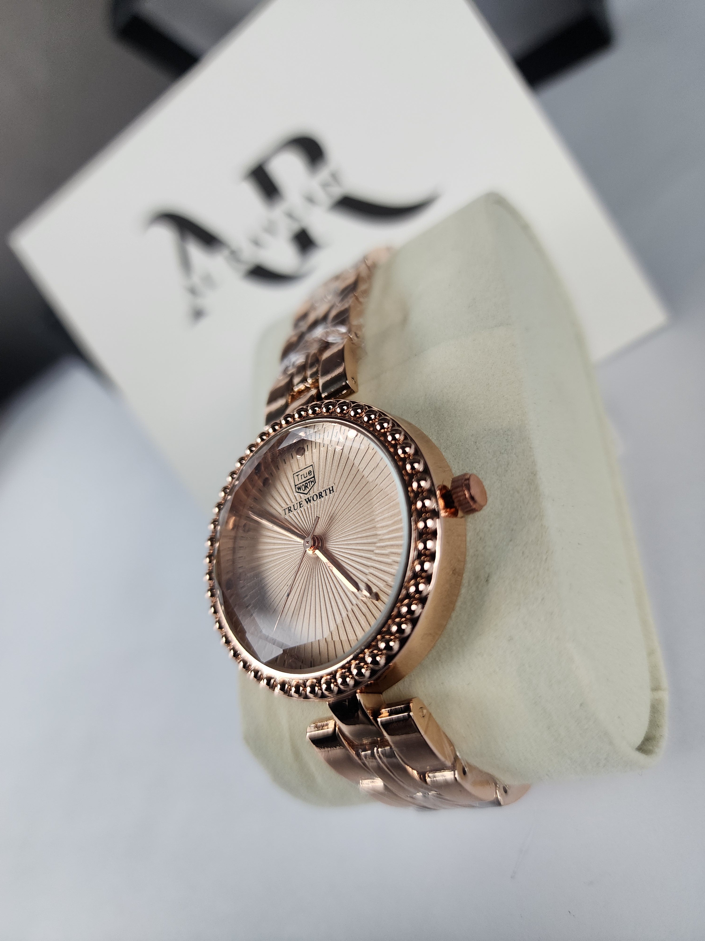 True Worth Model 05 - Pearl Dot Bezel - Rose Gold
