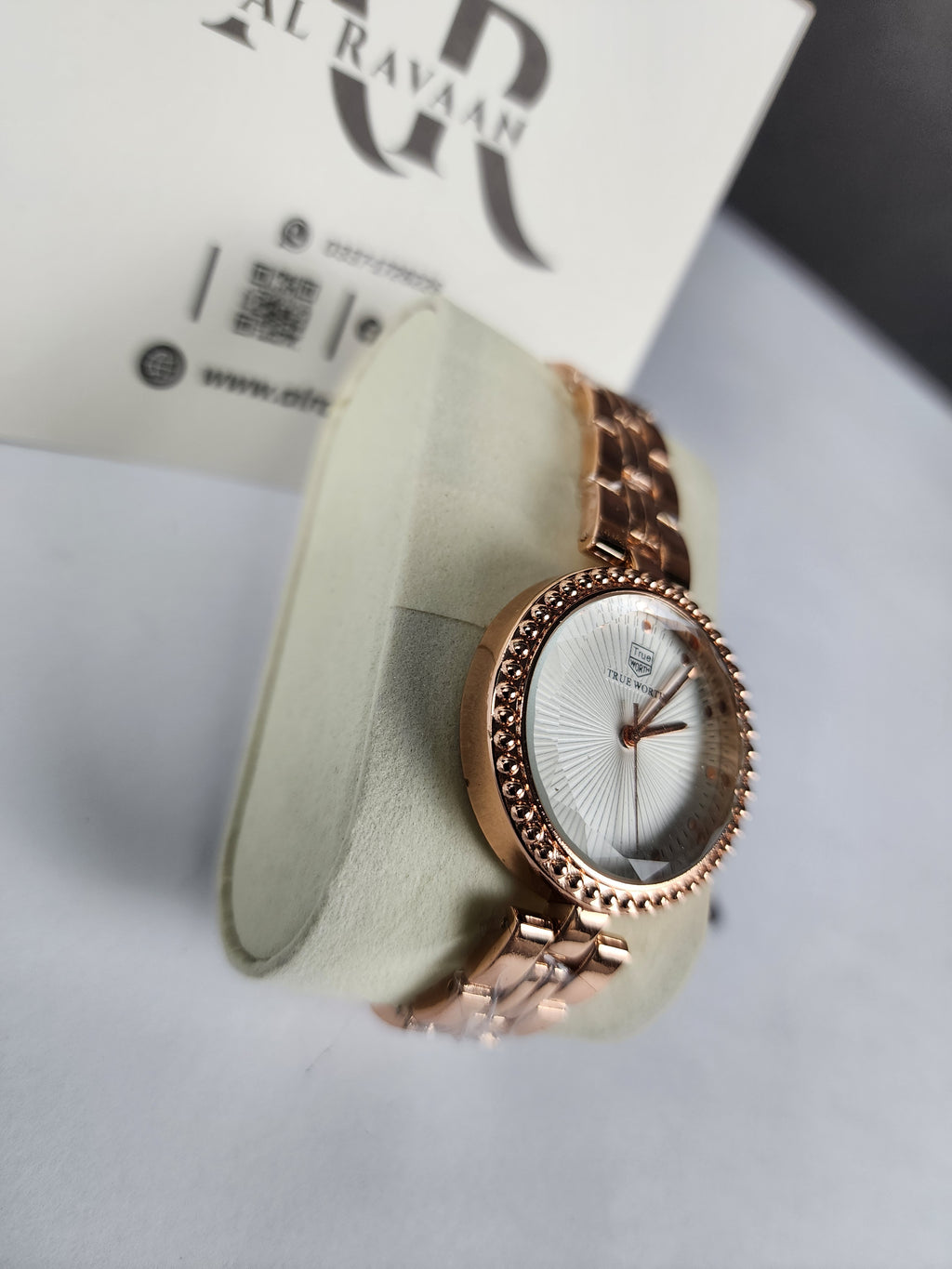True Worth Model 05 - Pearl Dot Bezel - Rose Gold - White Dial