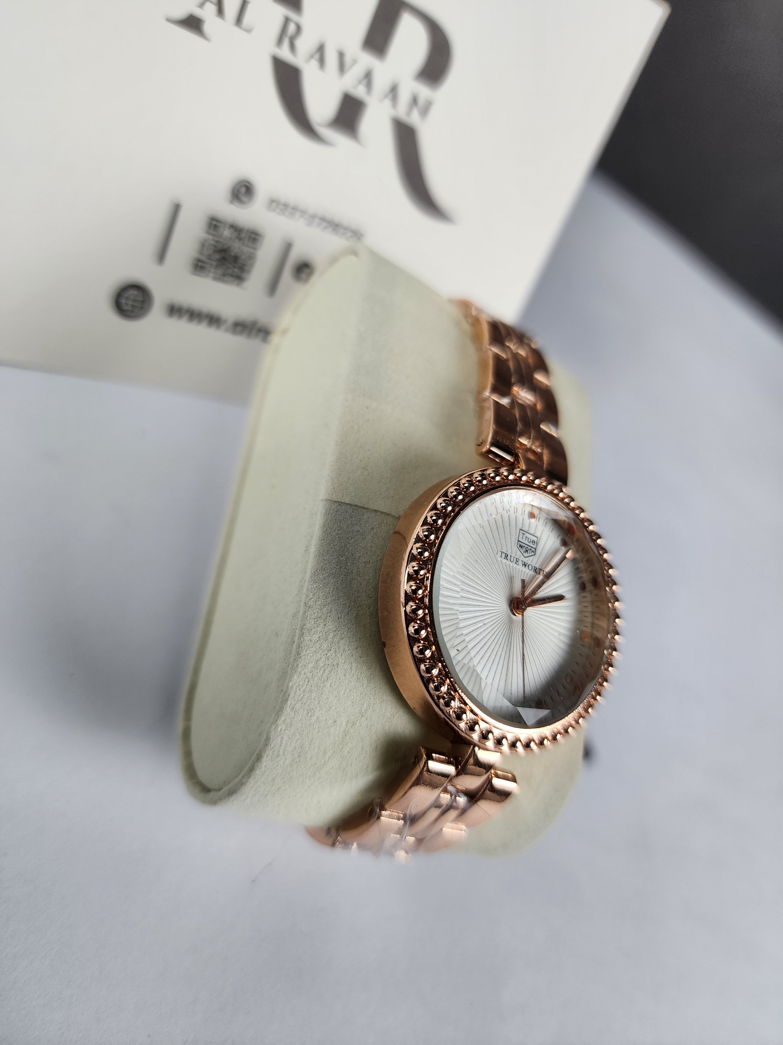 True Worth Model 05 - Pearl Dot Bezel - Rose Gold - White Dial