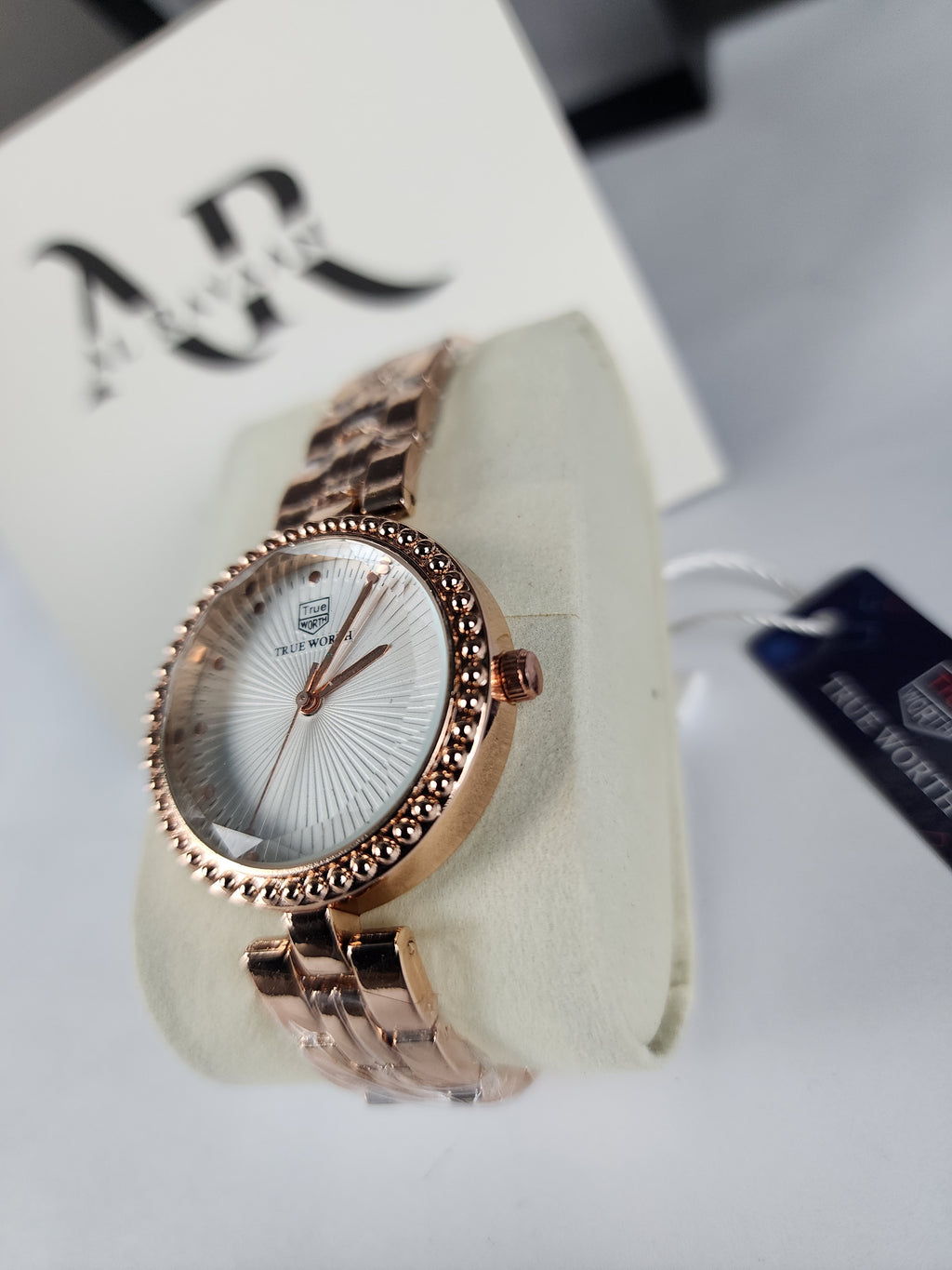 True Worth Model 05 - Pearl Dot Bezel - Rose Gold - White Dial
