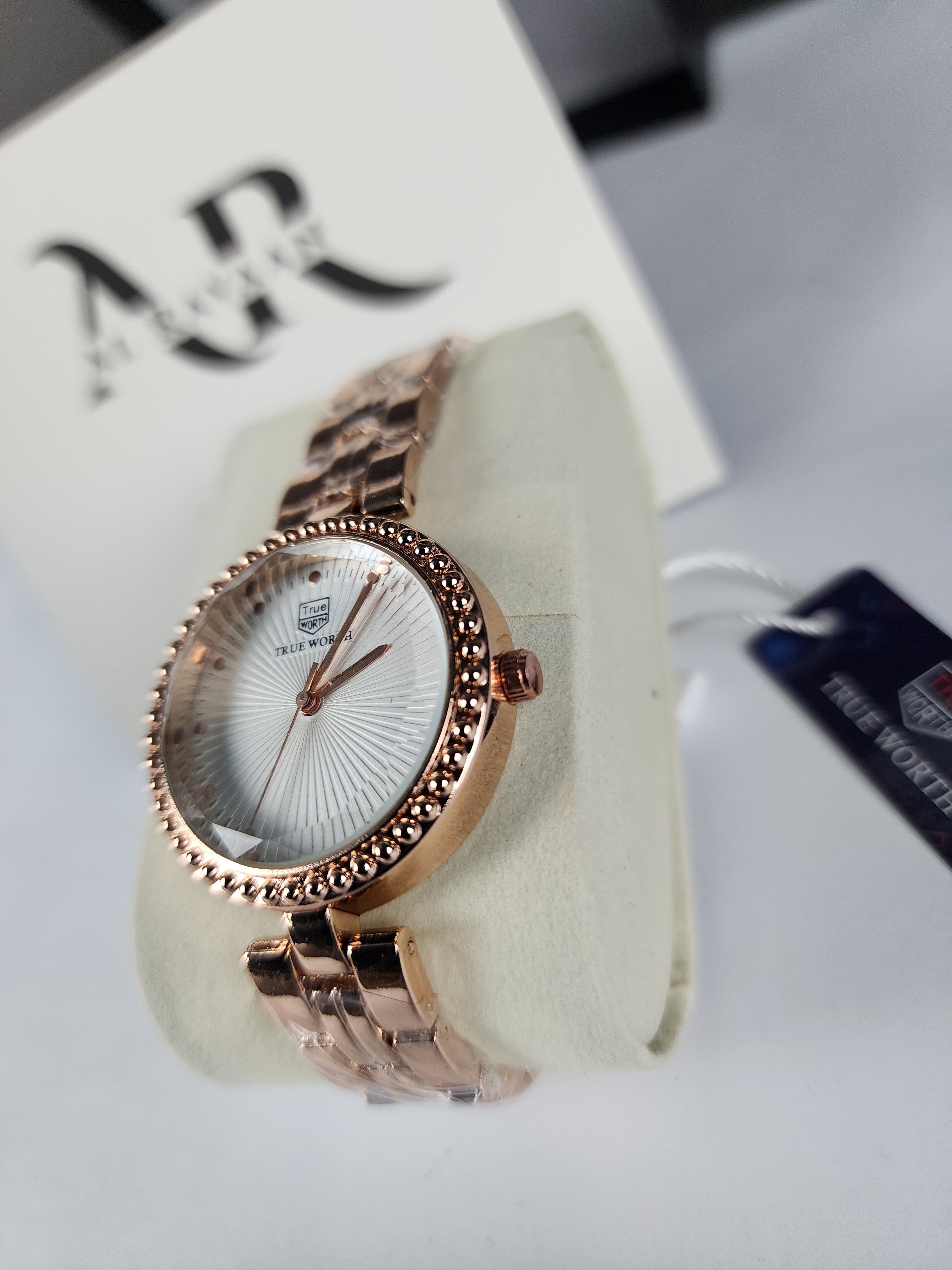 True Worth Model 05 - Pearl Dot Bezel - Rose Gold - White Dial