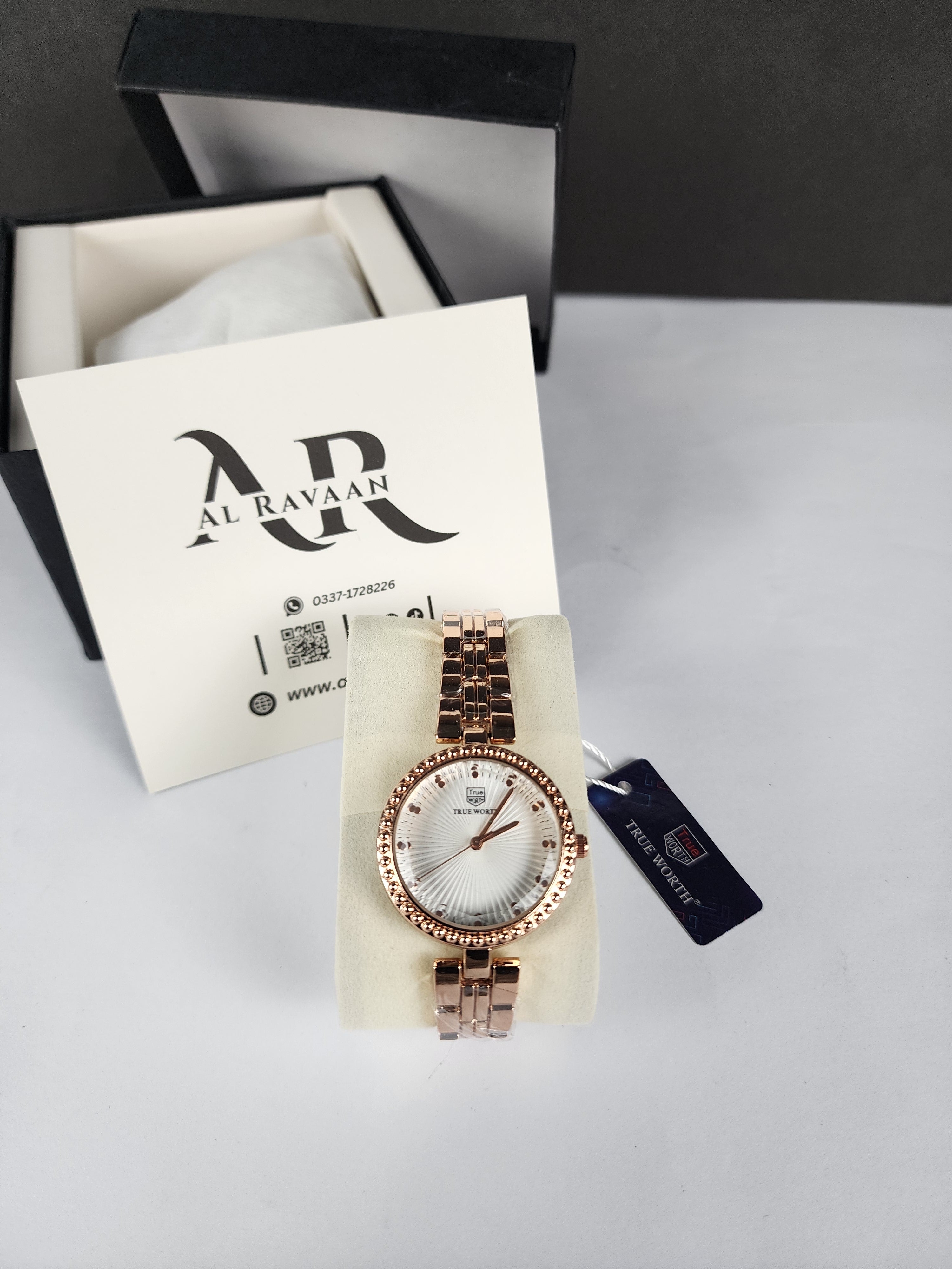 True Worth Model 05 - Pearl Dot Bezel - Rose Gold - White Dial