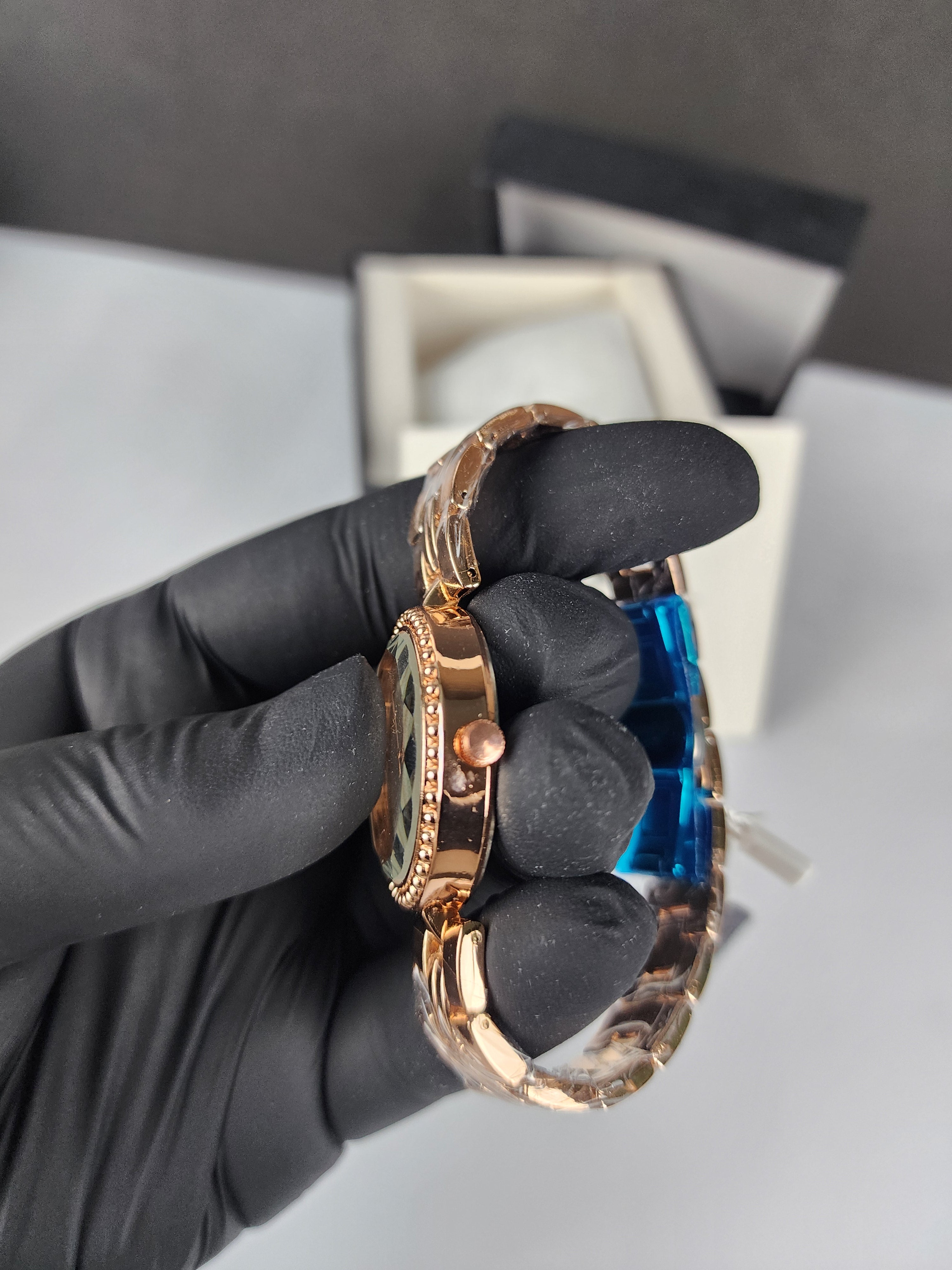 True Worth Model 05 - Pearl Dot Bezel - Rose Gold - White Dial