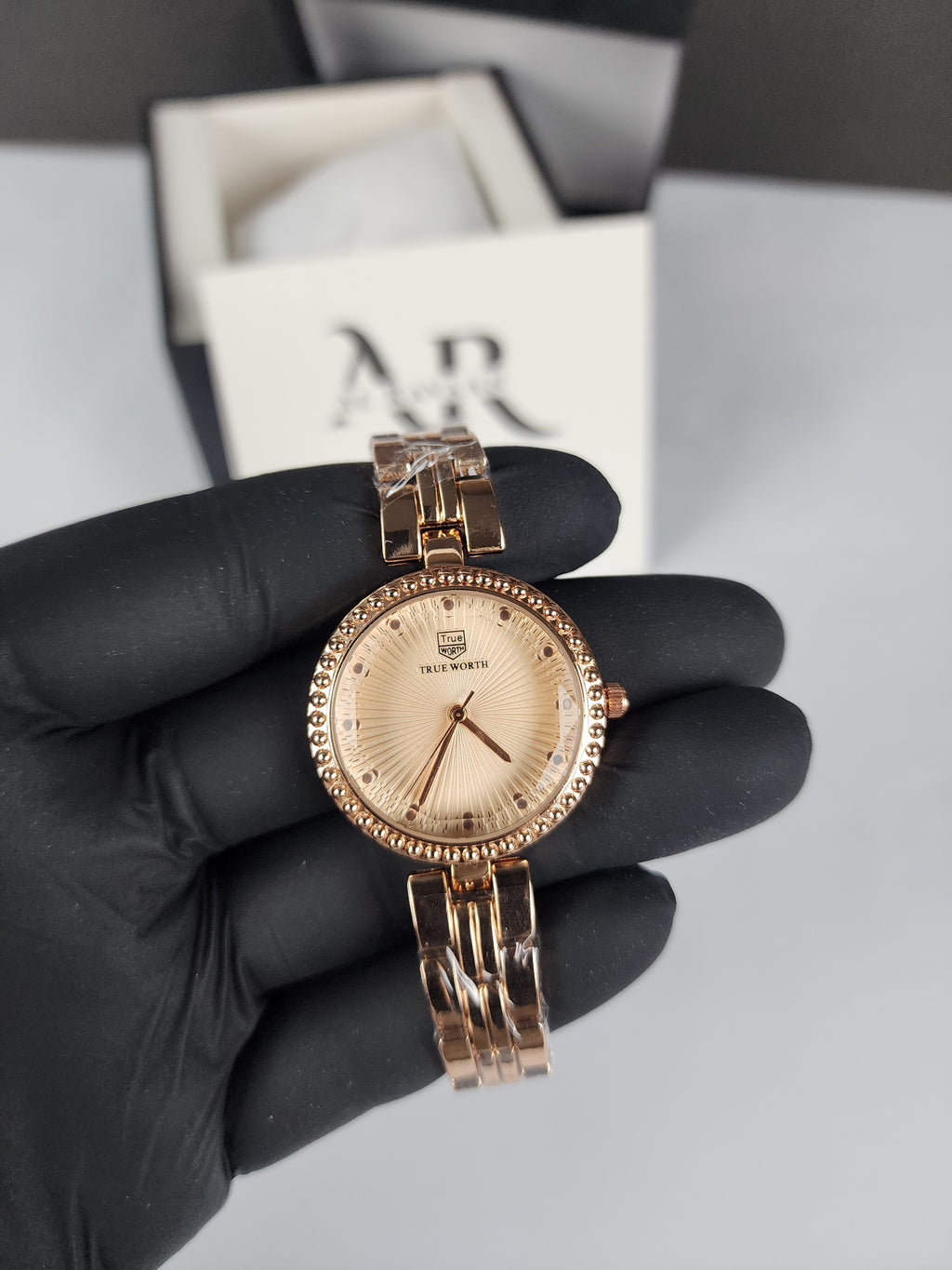 True Worth Model 05 - Pearl Dot Bezel - Rose Gold