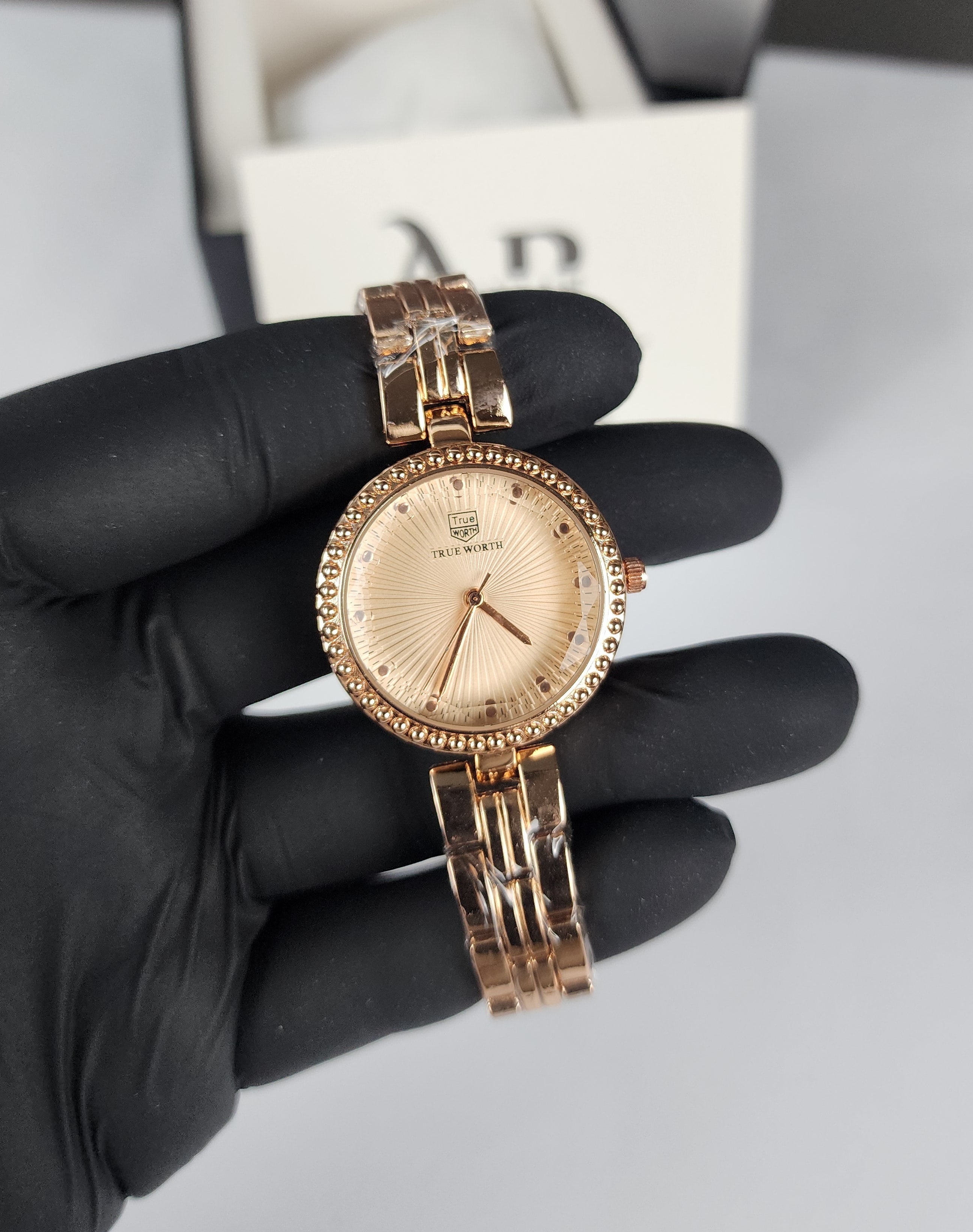 True Worth Model 05 - Pearl Dot Bezel - Rose Gold