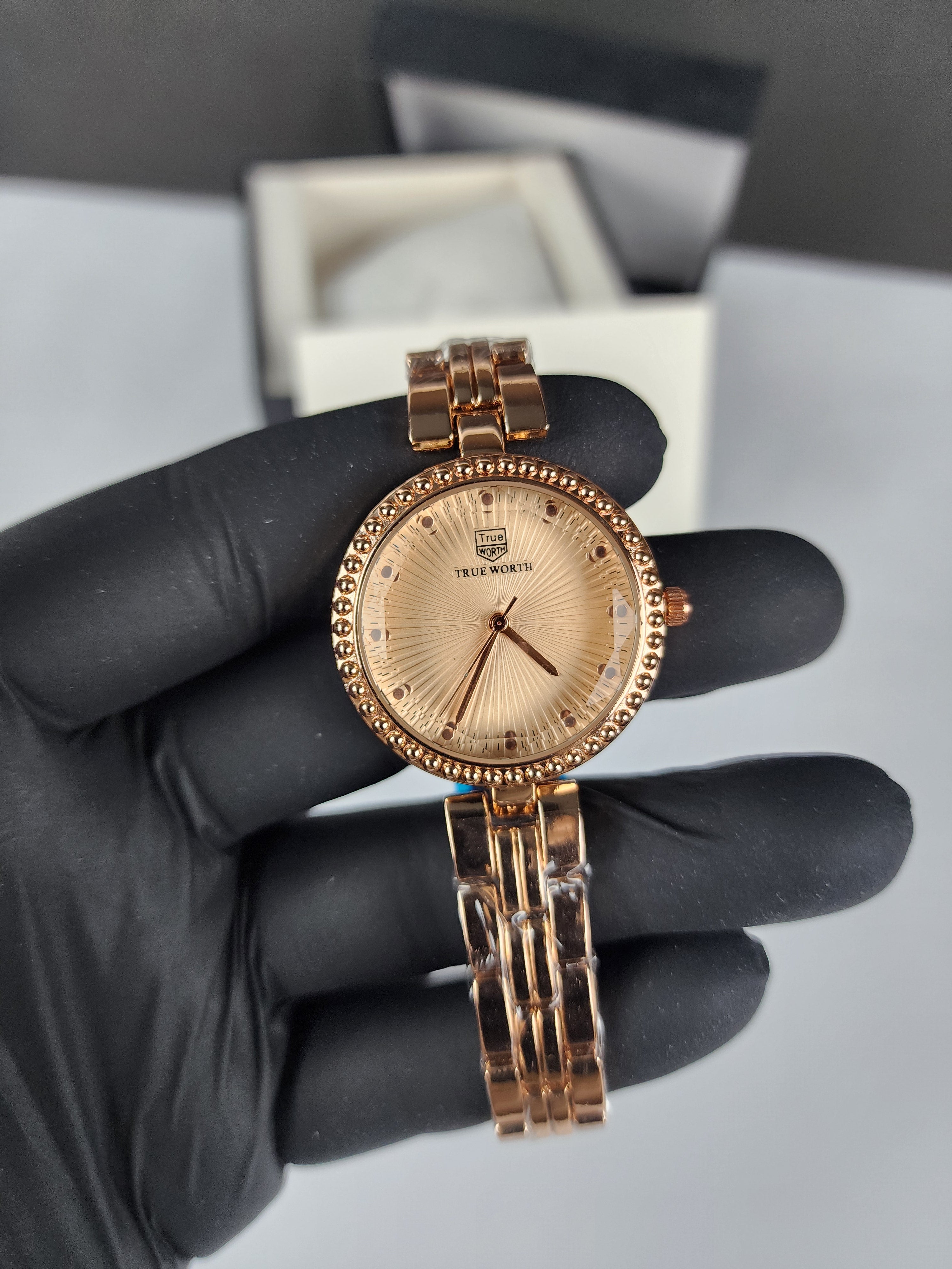 True Worth Model 05 - Pearl Dot Bezel - Rose Gold