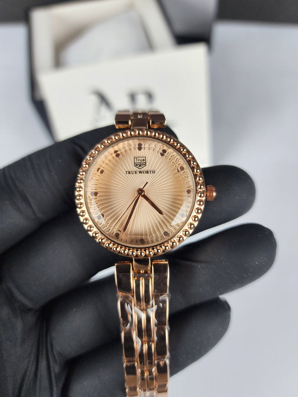 True Worth Model 05 - Pearl Dot Bezel - Rose Gold