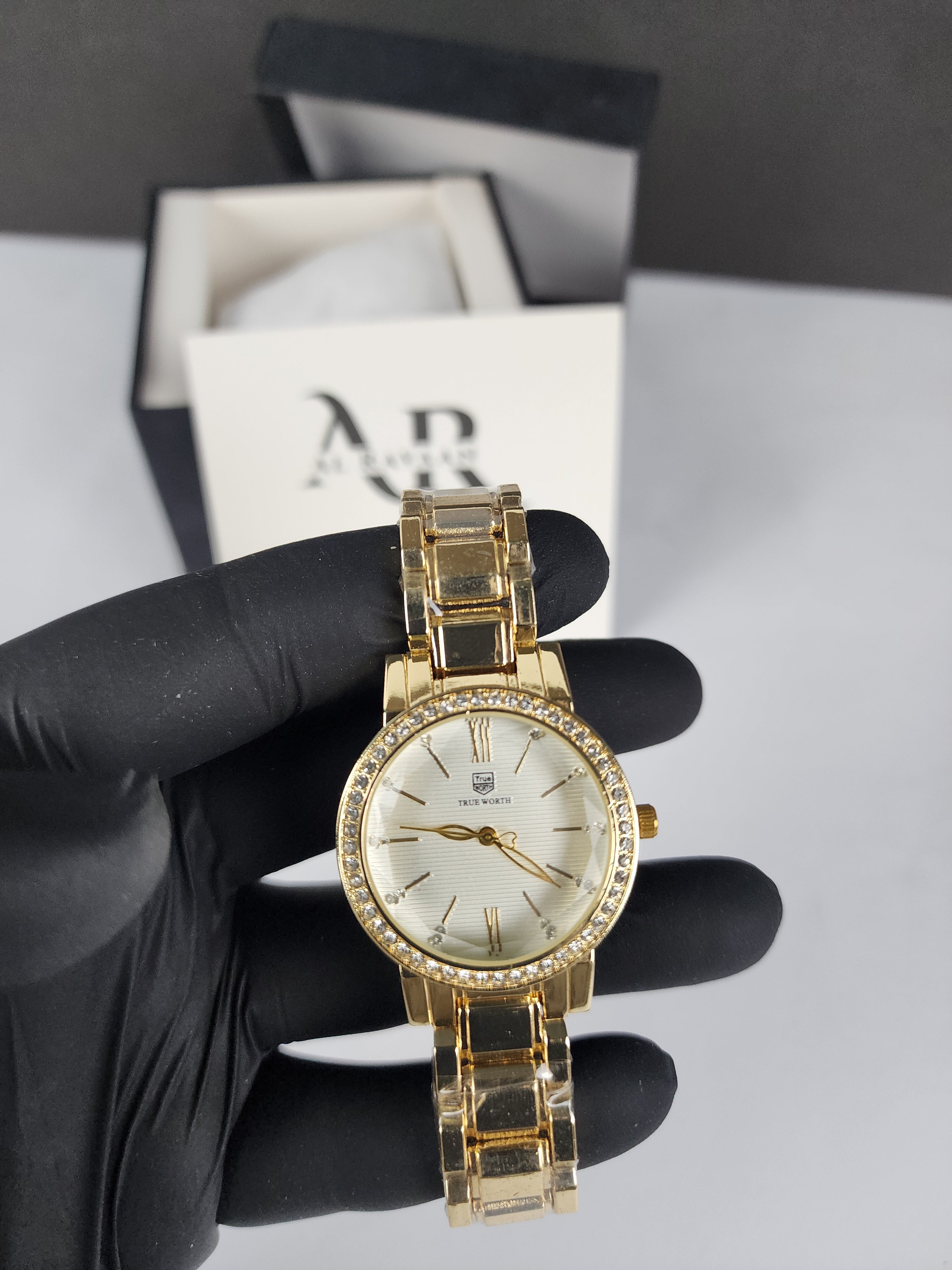 True Worth Model 01 - Stone Bezel - Golden