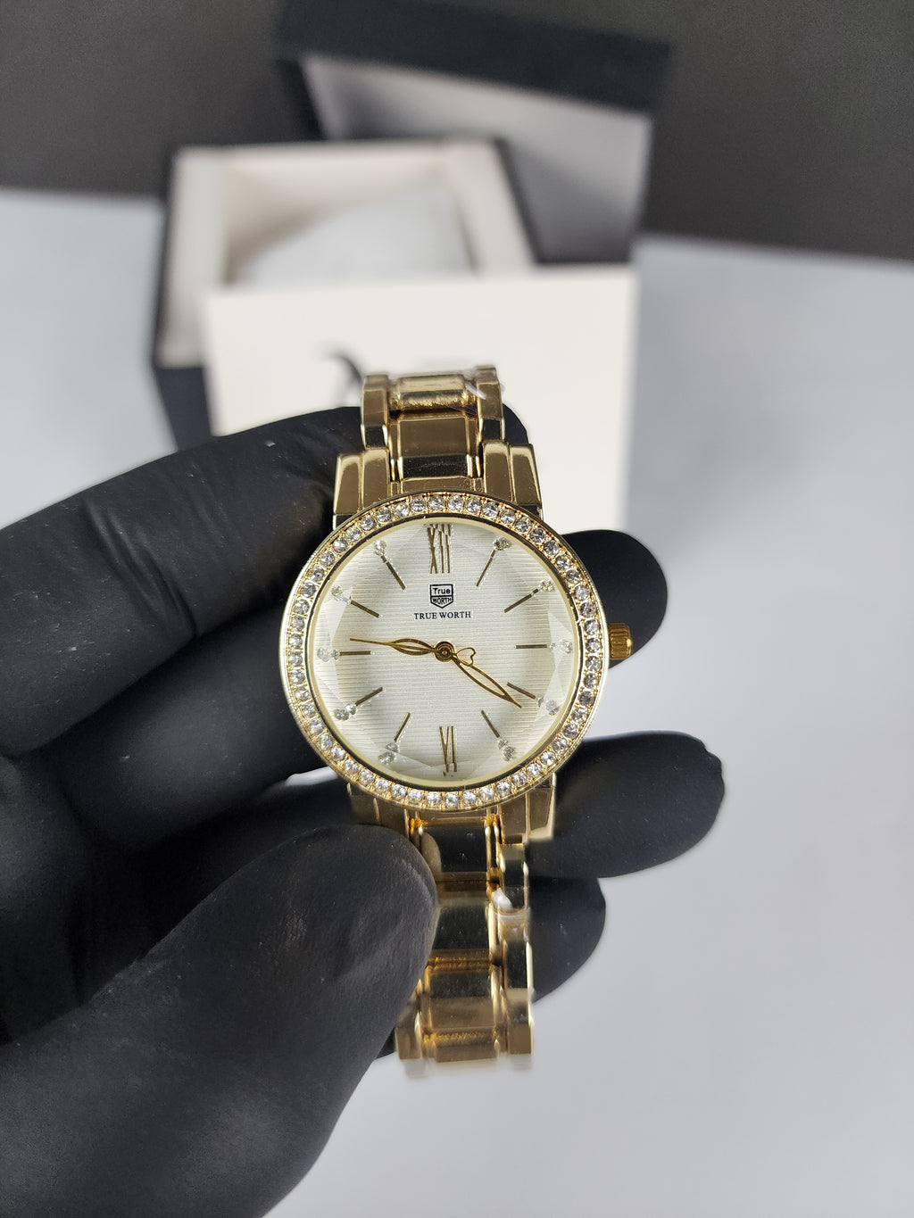 True Worth Model 01 - Stone Bezel - Golden