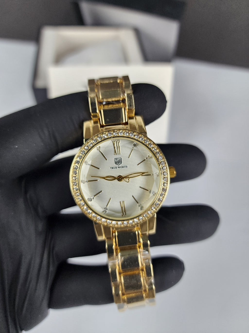 True Worth Model 01 - Stone Bezel - Golden