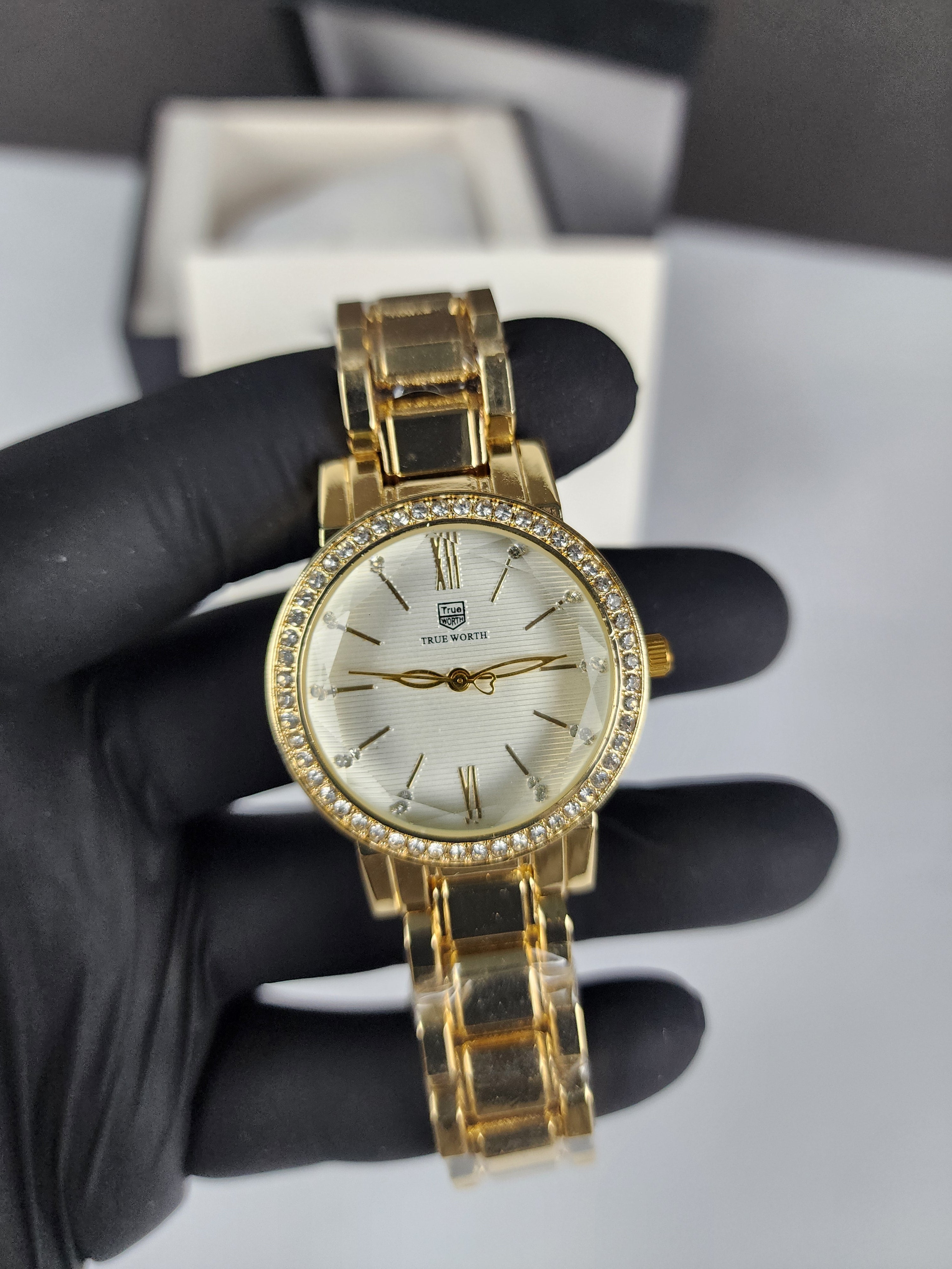 True Worth Model 01 - Stone Bezel - Golden