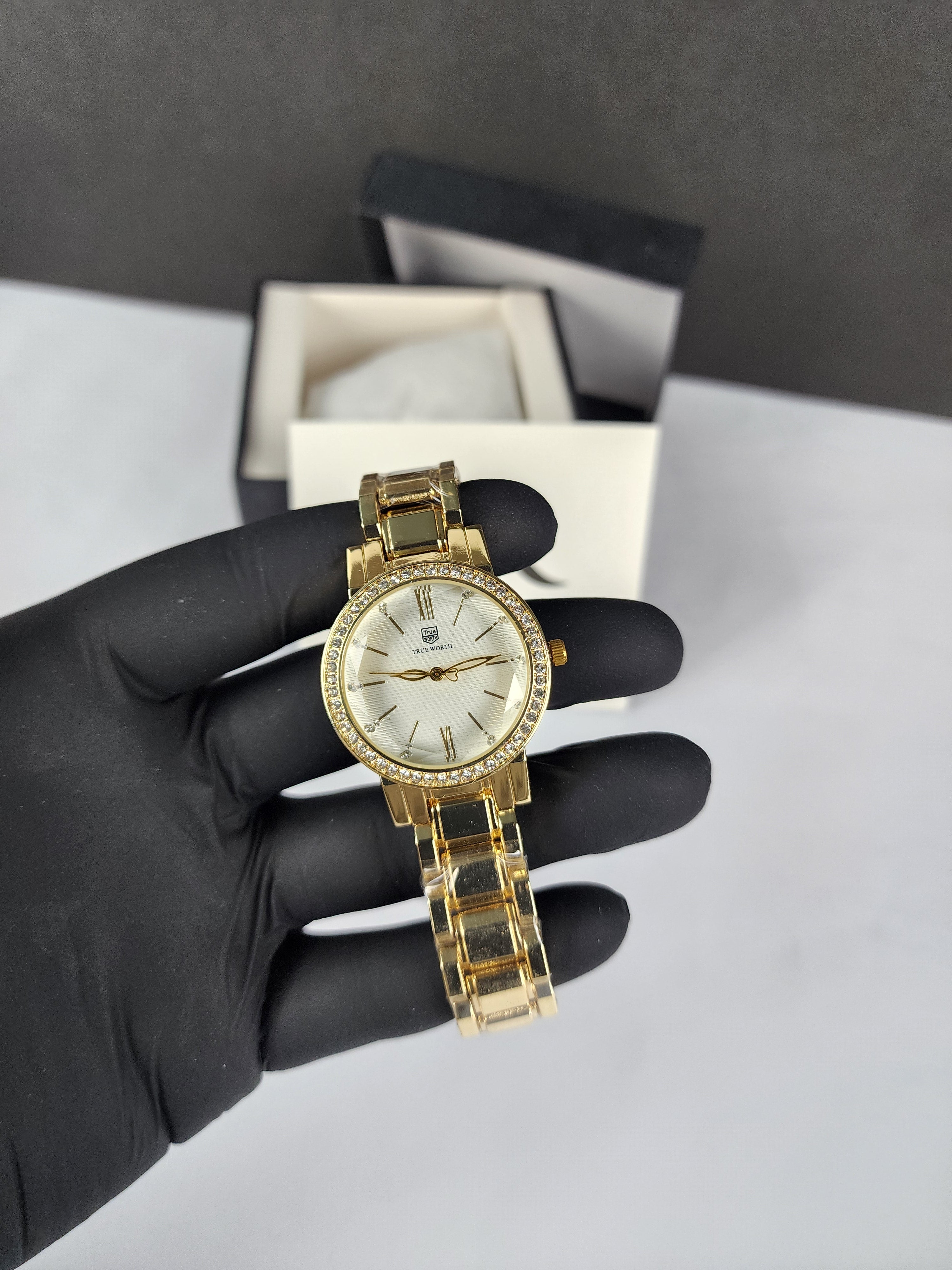 True Worth Model 01 - Stone Bezel - Golden