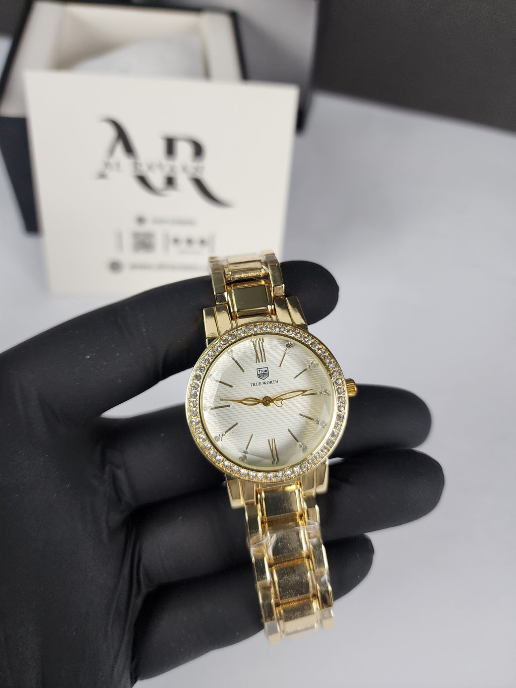 True Worth Model 01 - Stone Bezel - Golden