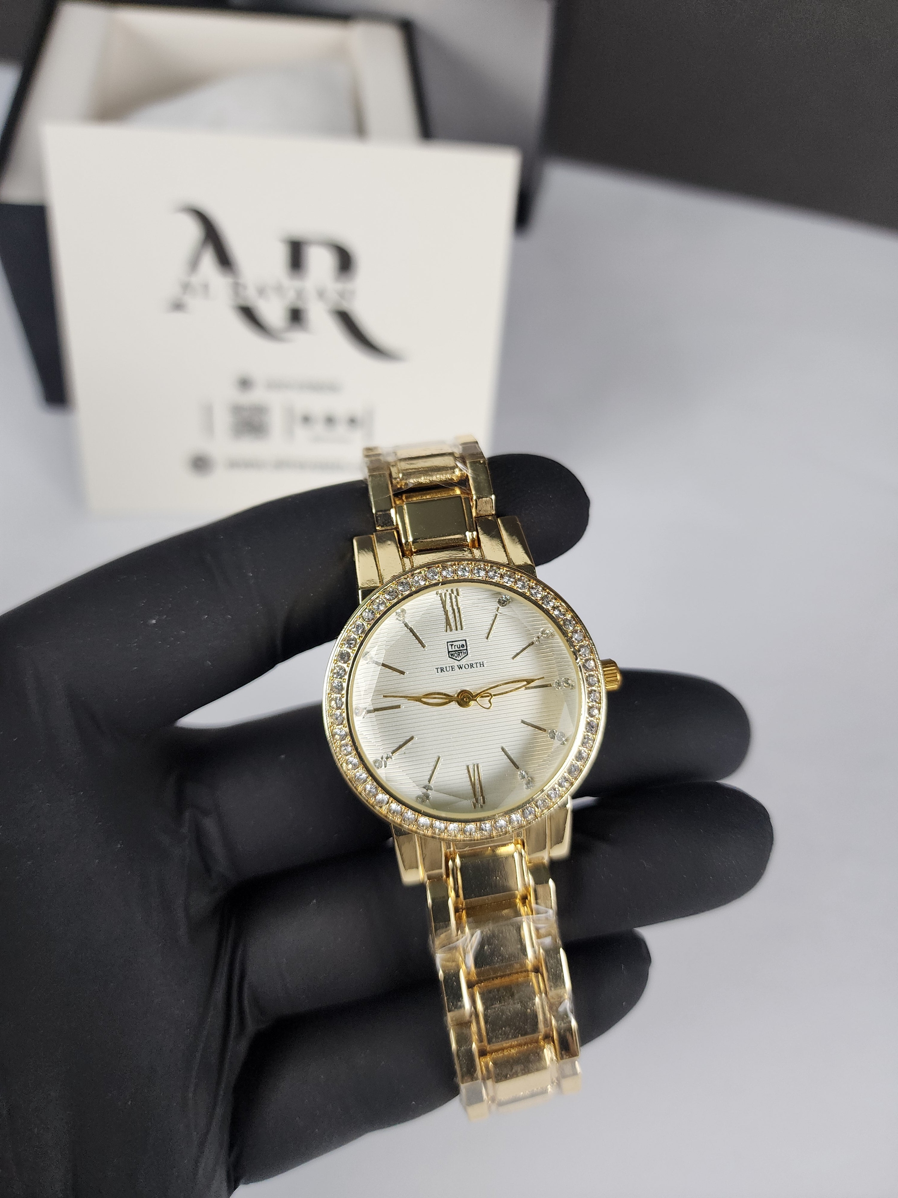 True Worth Model 01 - Stone Bezel - Golden