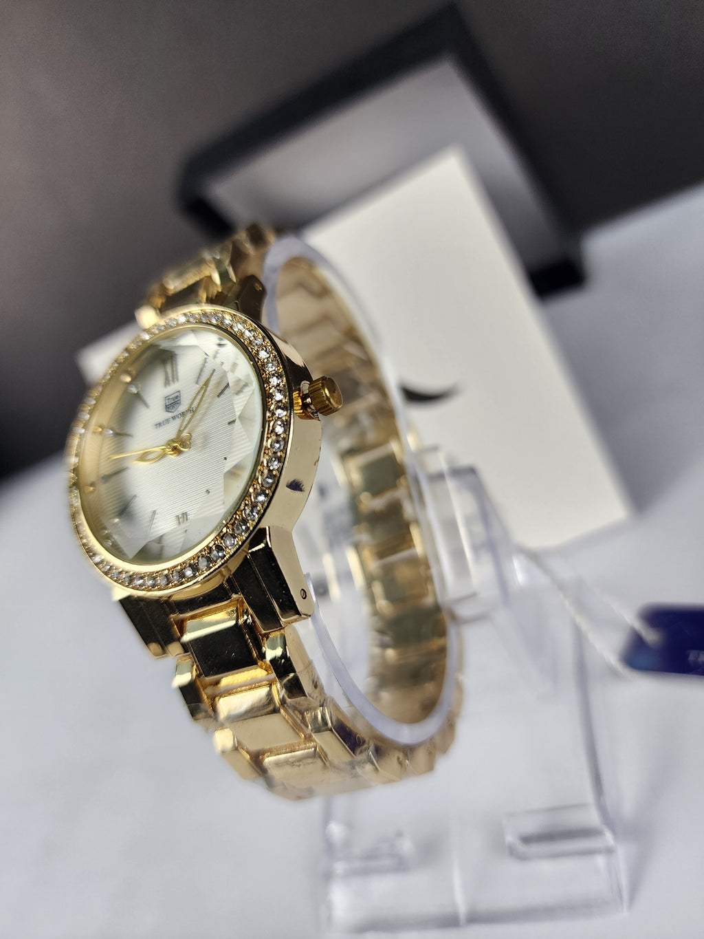 True Worth Model 01 - Stone Bezel - Golden