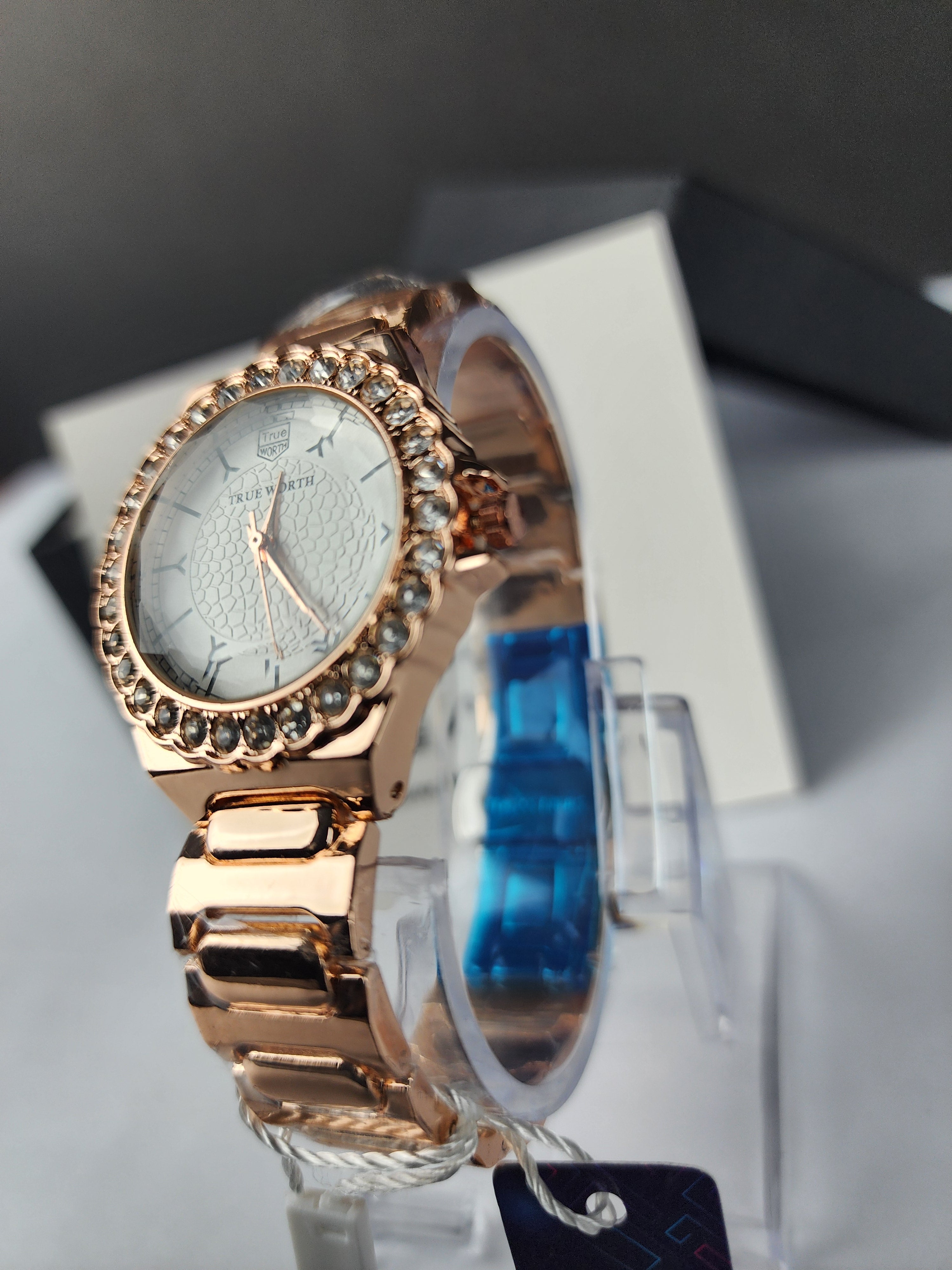 True Worth Model 02 - Big Stone Bezel - Rose Gold