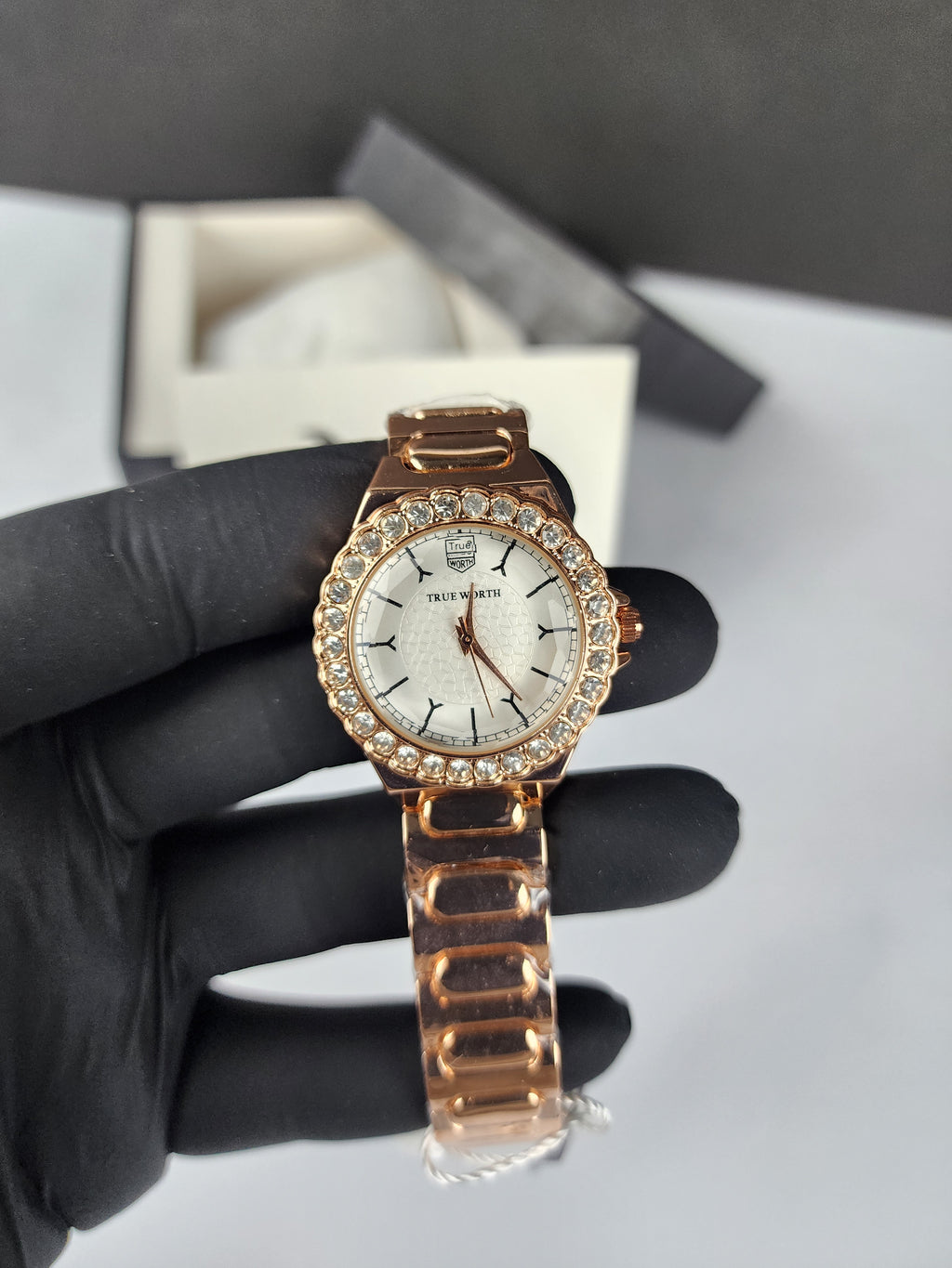 True Worth Model 02 - Big Stone Bezel - Rose Gold