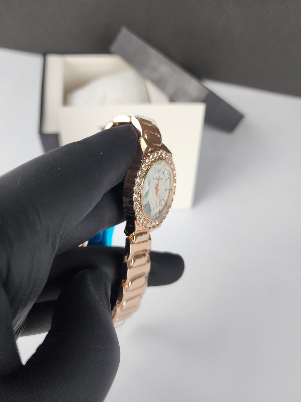 True Worth Model 02 - Big Stone Bezel - Rose Gold