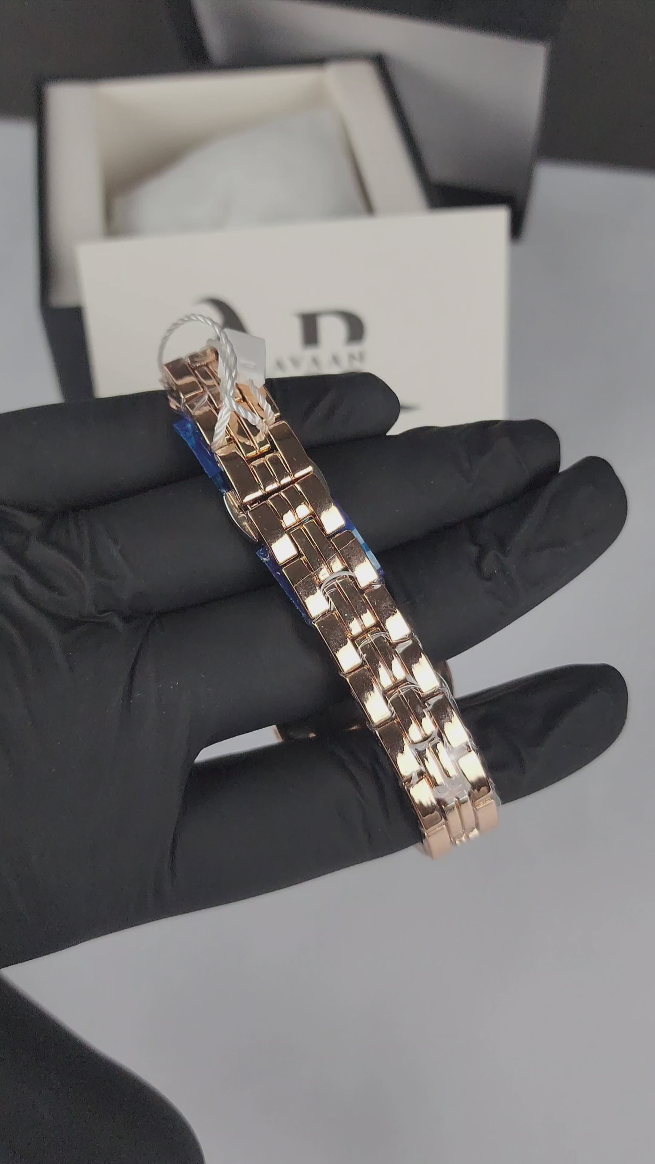 True Worth Model 05 - Pearl Dot Bezel - Rose Gold - White Dial