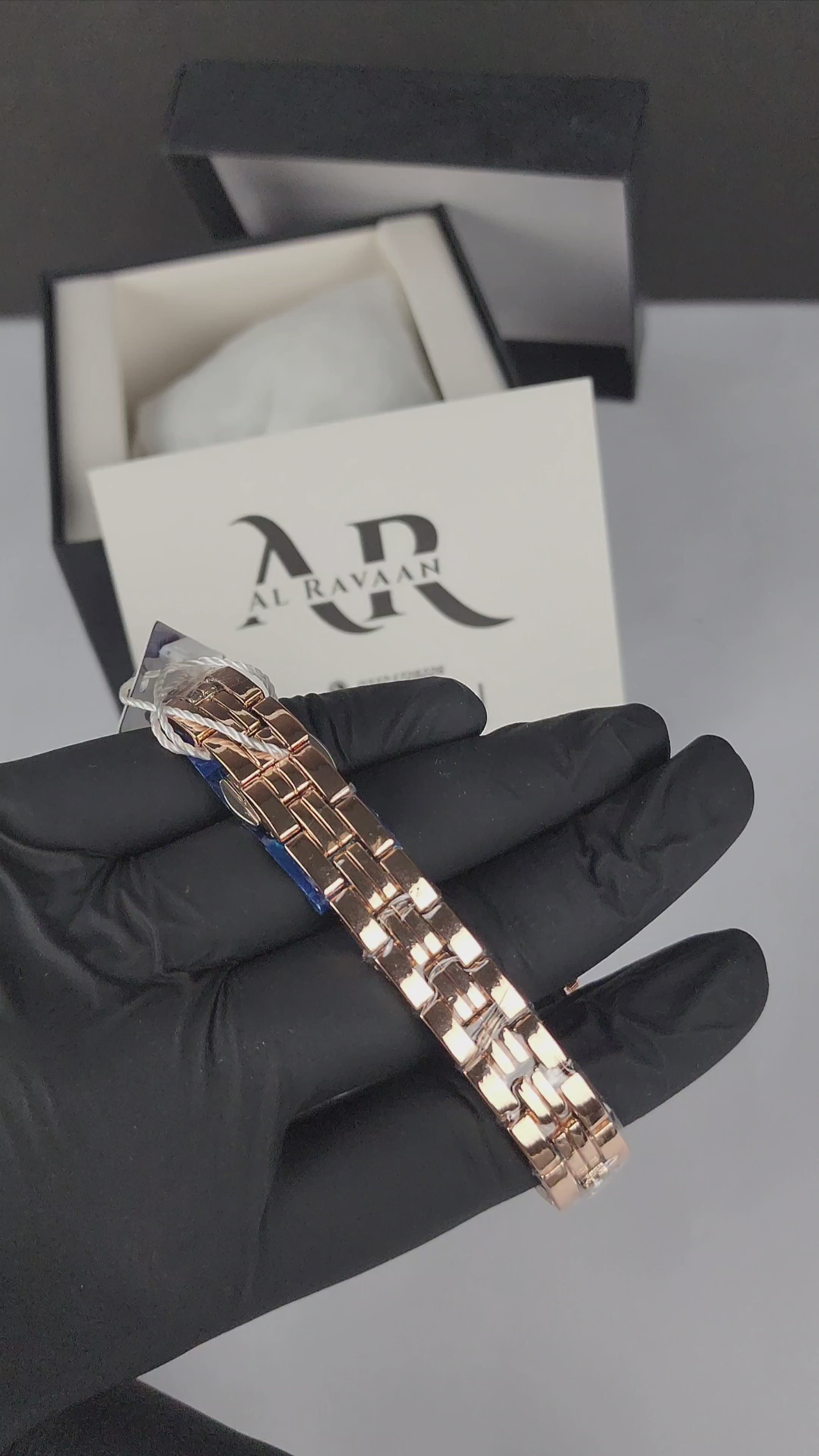 True Worth Model 05 - Pearl Dot Bezel - Rose Gold