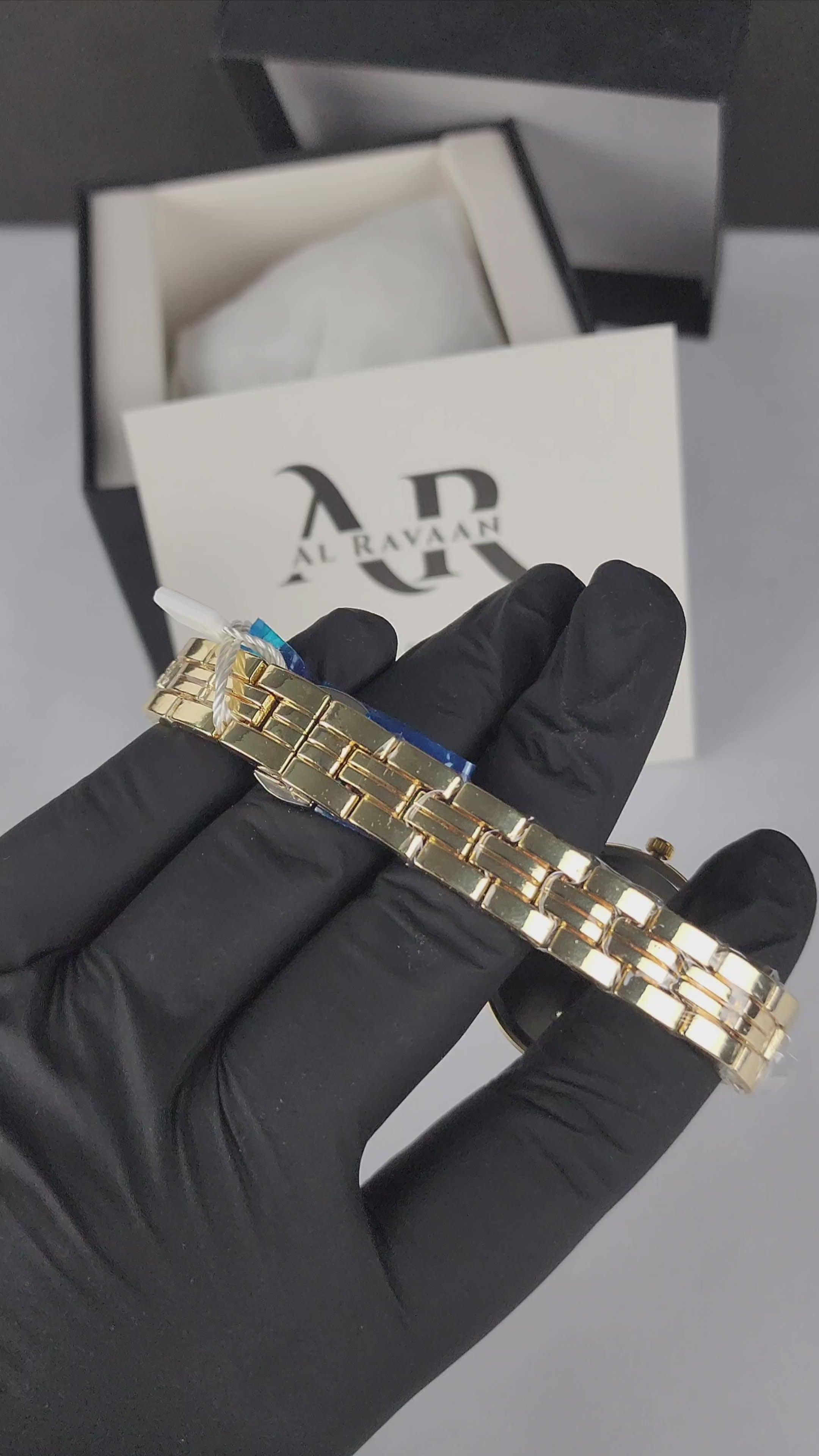 True Worth Model 05 - Pearl Dot Bezel - Golden